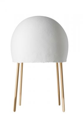 Kurage Tischleuchte von Foscarini: Weiße Designlampe mit Papier-Schirm und Holzfüßen für stimmungsvolle Beleuchtung.